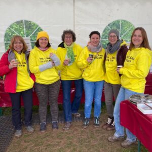 Kuchenverkauf bei Wein am See